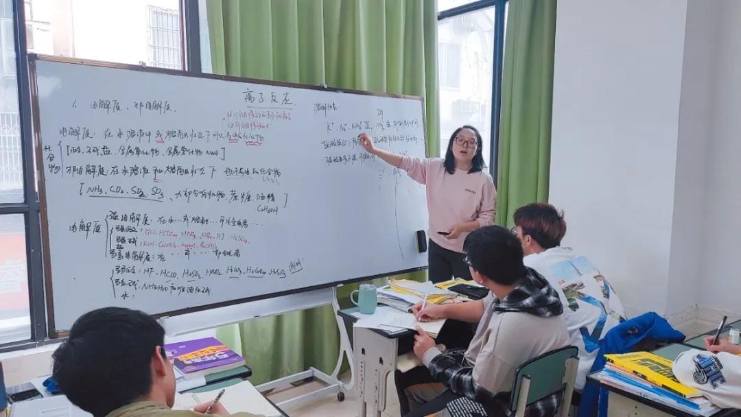 如何解教育的“化學(xué)方程式”？川越老師來(lái)支招